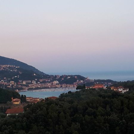 Casa Vacanze P&G. Colline, Mare, Relax 斯培西亚 外观 照片