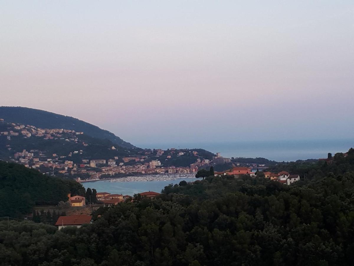 Casa Vacanze P&G. Colline, Mare, Relax 斯培西亚 外观 照片